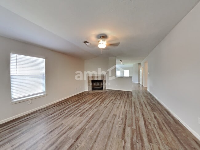 Building Photo - 18347 Austin Oak Ln