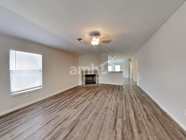 Foto del edificio - 18347 Austin Oak Ln
