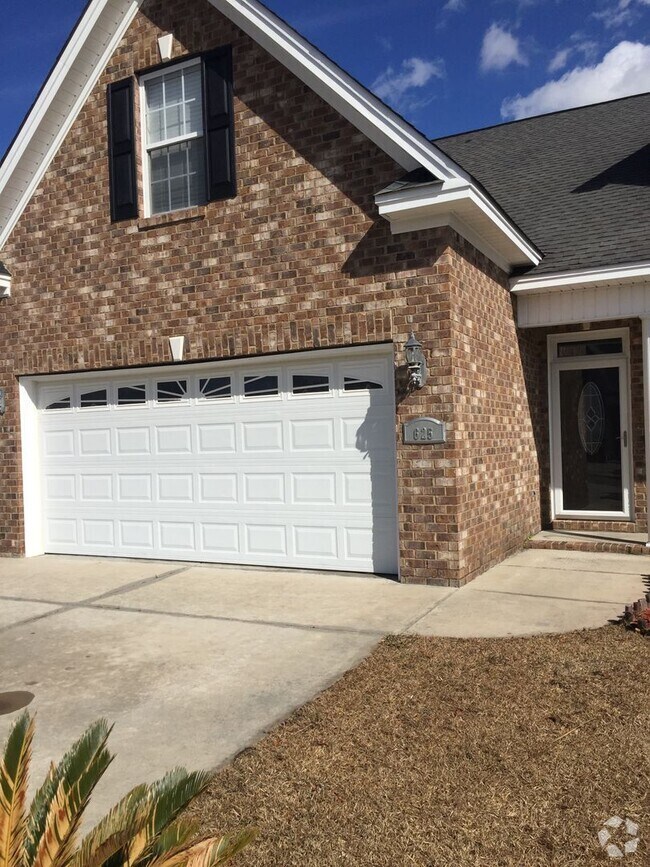 River Oaks Cottages Condominiums Apartments for Rent with a Garage