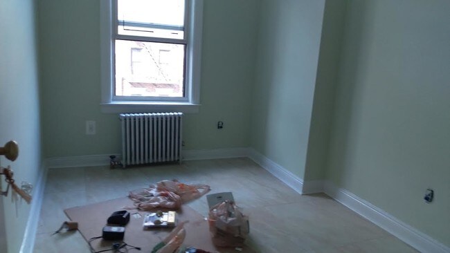 Building Photo - 250 96th St