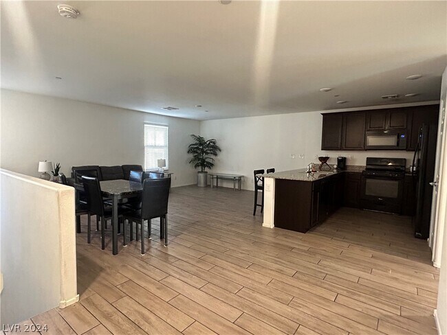 Foto del edificio - 4520 Woolcomber St