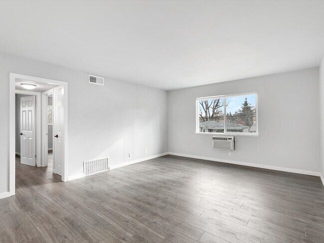 Foto del edificio - FULLY REMODELED IN MIDTOWN