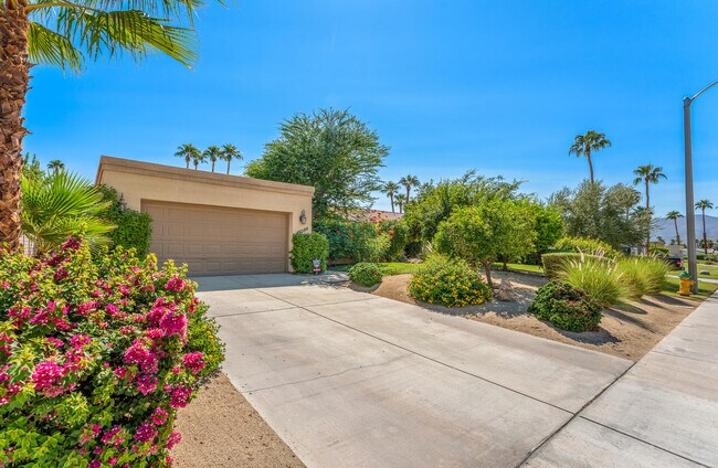 Building Photo - 40588 Clover Ln