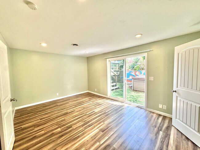 Foto del edificio - Huge Oak Park Home! 4bd/2.5ba house with incredible yard w/ VIEWS + spa, A/C, garage, W/D!