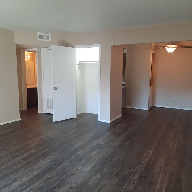 Foto del edificio - 2 bdrm 2 bath apt.