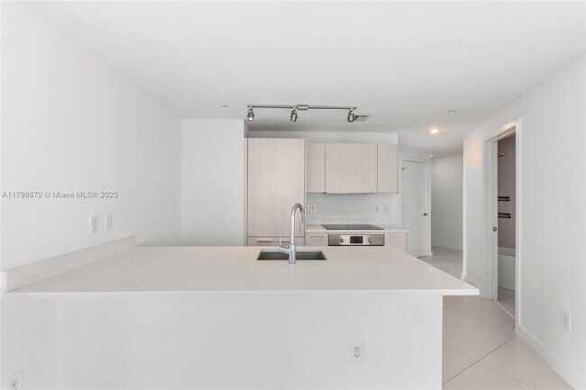 Foto del edificio - 501 NE 31st St