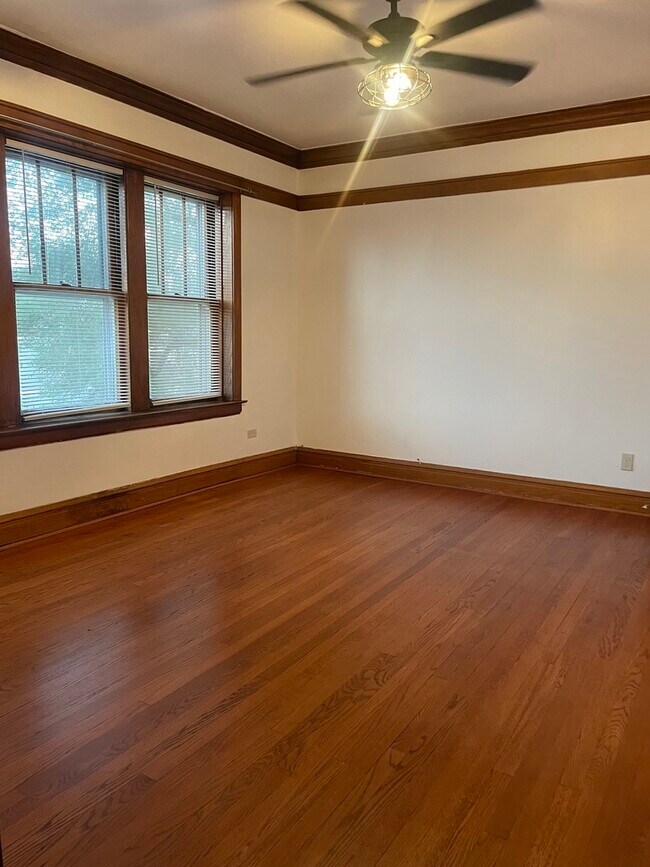 Building Photo - 3552 N Lockwood Ave