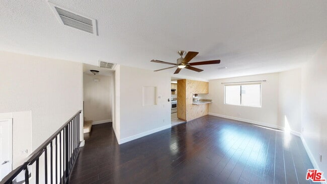 Foto del edificio - 14401 Plummer St
