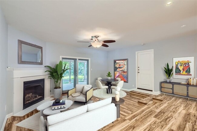 Building Photo - 8014 Vinewood Ln