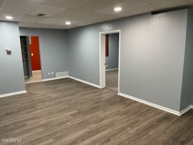 Building Photo - 2 br, 1 bath House - 206 N Bergan Ave