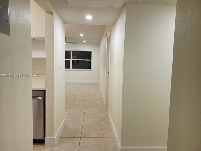 Foto del edificio - 4800 NW 35th St