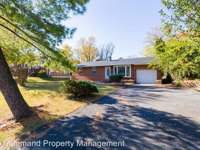 Building Photo - 6014 Leewood Dr
