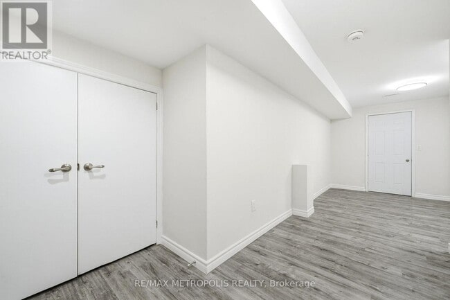 Building Photo - 3007 Sierra Dr