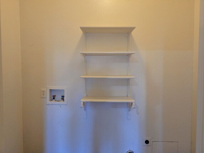 Building Photo - 3/2 Fourplex in Castle Heights