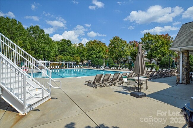 Building Photo - 1008 Millbank Dr