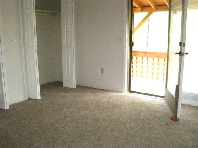 Building Photo - 204 Laurel Cir Dr