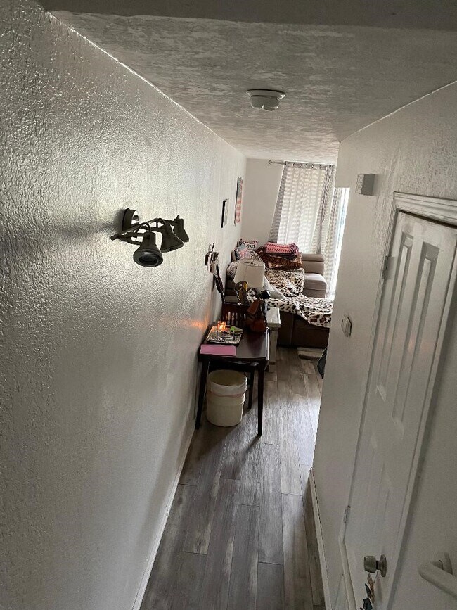 Foto del edificio - 12500 Melville Dr