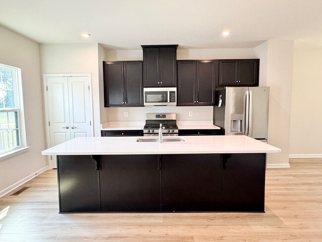 Building Photo - MINUTES TO DOWNTOWN FREDERICKBURG AND VRE ...