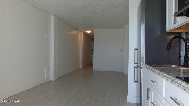 Building Photo - 935 S Atlantic Ave