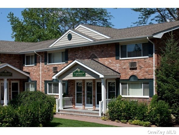 Building Photo - 10 Westgate Dr