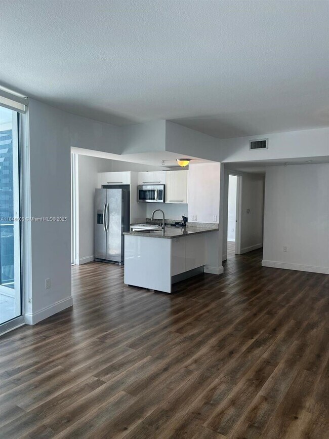 Foto del edificio - 185 SW 7th St