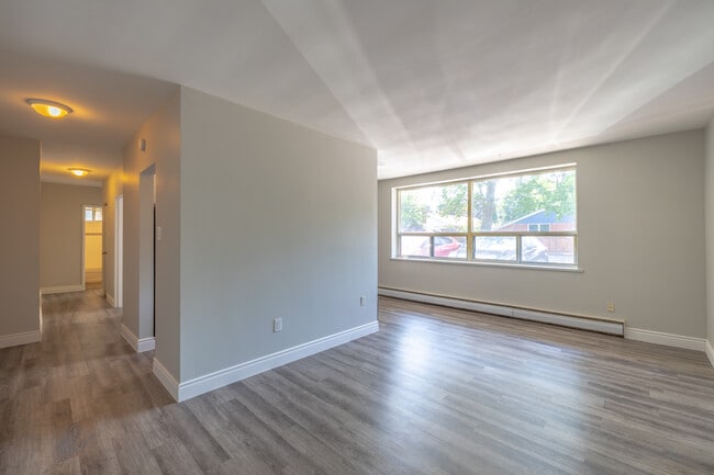 Building Photo - De Laurentian Apartments