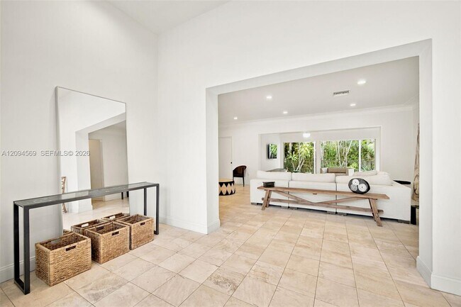 Foto del edificio - 1325 Blue Rd