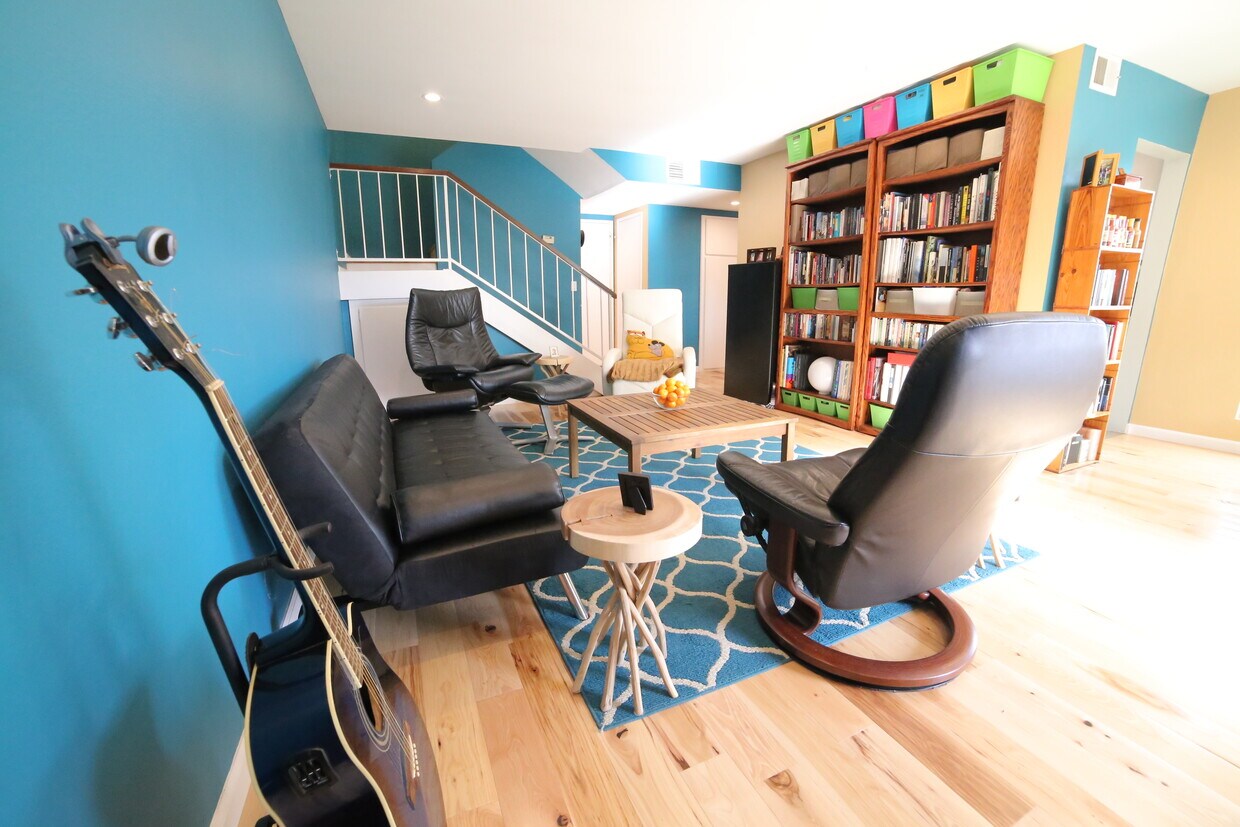 Living room - 3512 Del Amo Blvd