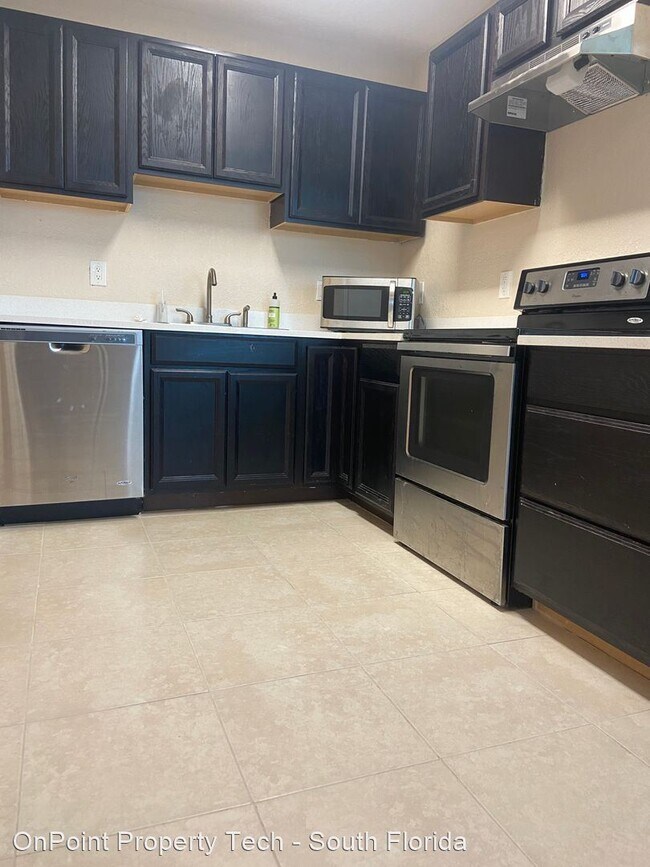 Building Photo - 4 br, 2 bath House - 4700 NE 15th Ave