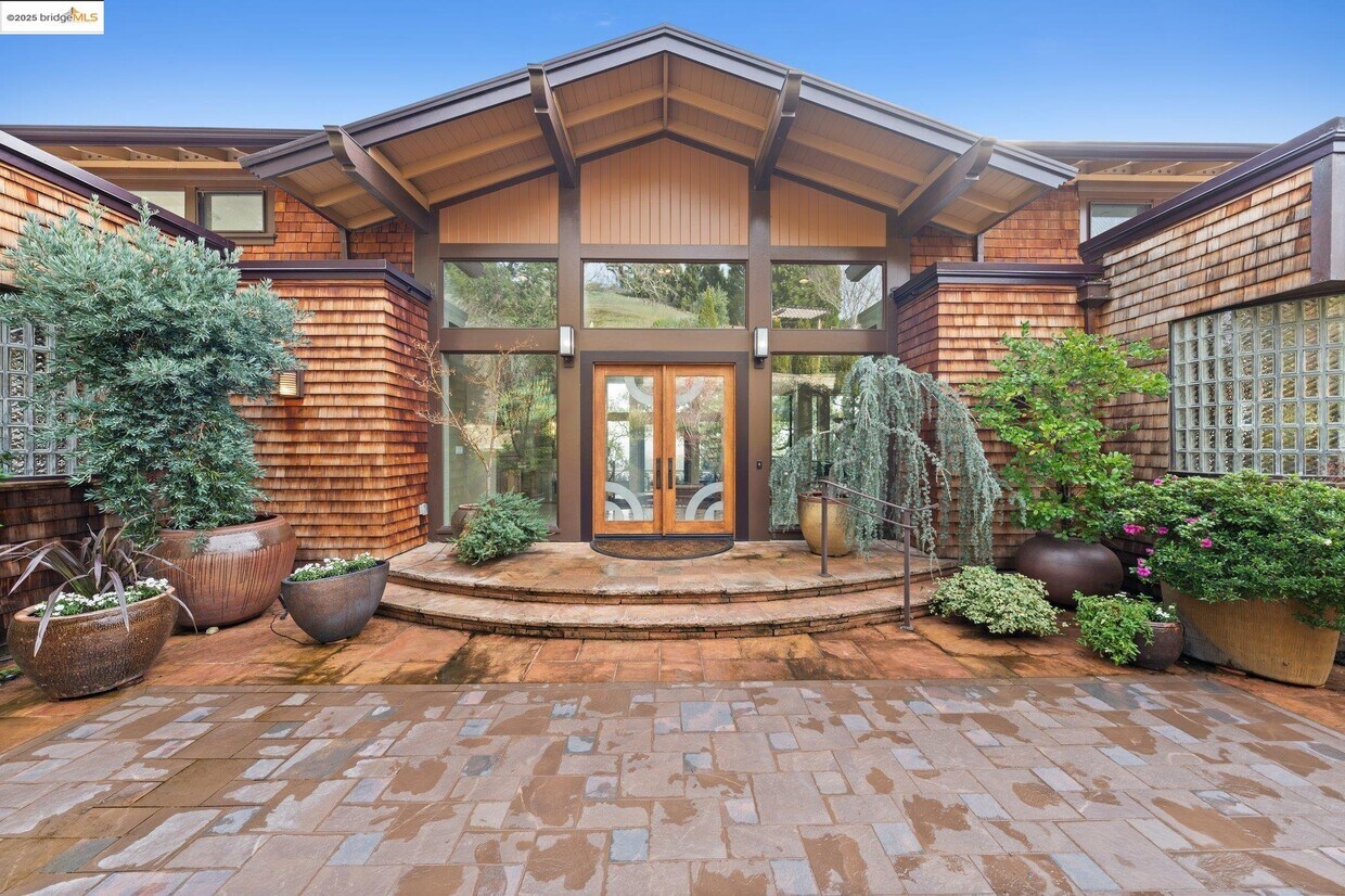 Foto principal - 4110 Happy Valley Rd