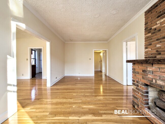 Building Photo - 3519 N Racine Ave
