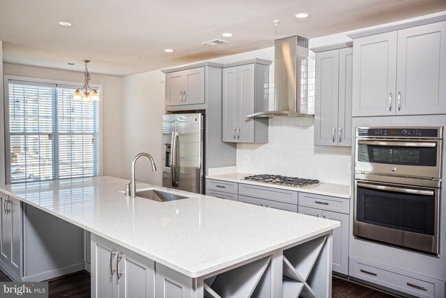 Building Photo - 23646 Hopewell Manor Terrace