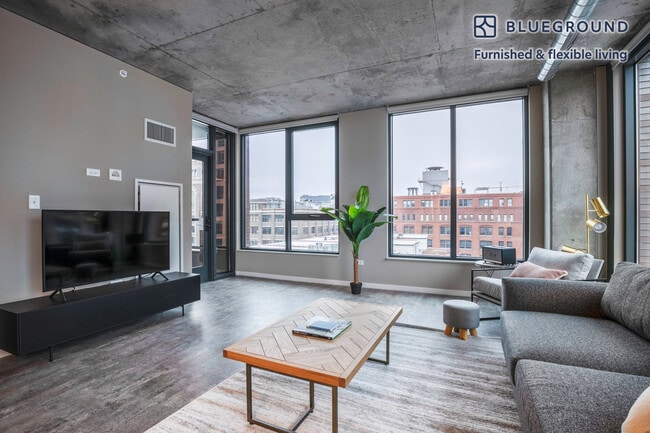 Building Photo - 939 W Washington Blvd