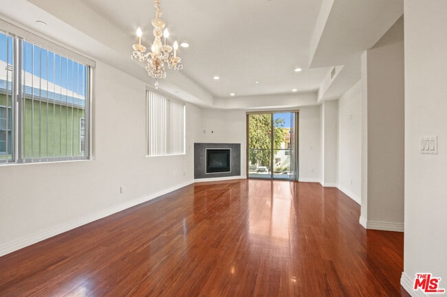 Building Photo - 819 S Holt Ave