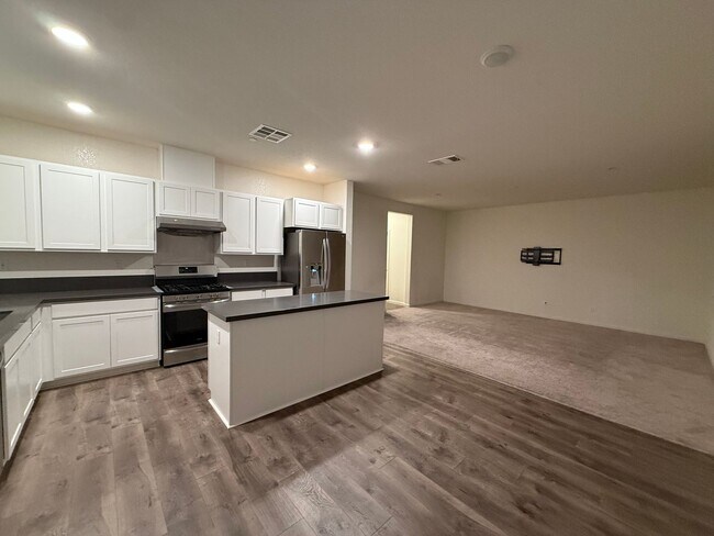 Foto del edificio - Half month Off!  Nice home with a huge back yard