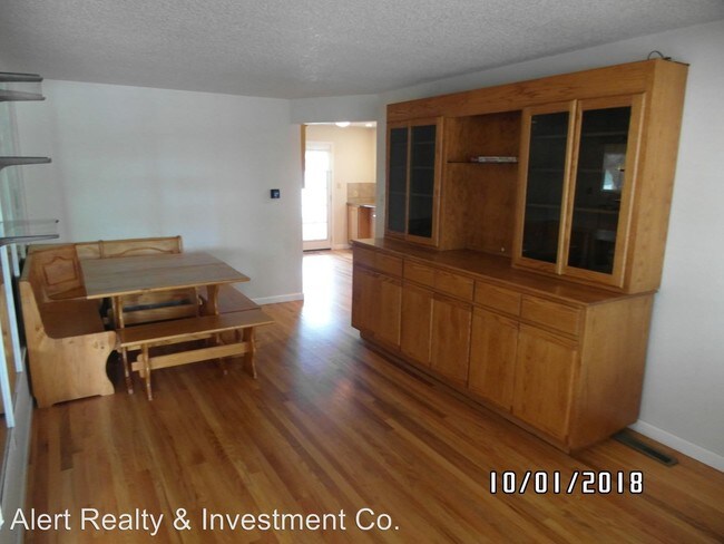 Building Photo - 4 br, 3 bath House - 2200 Meadow St
