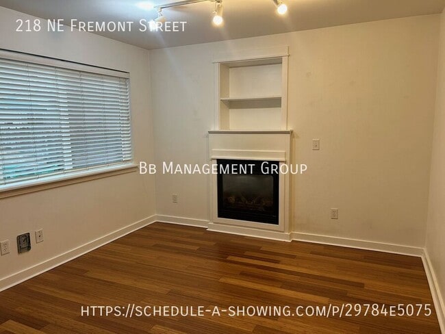 Building Photo - Modern Condo with Covered/ Secured Bike pa...