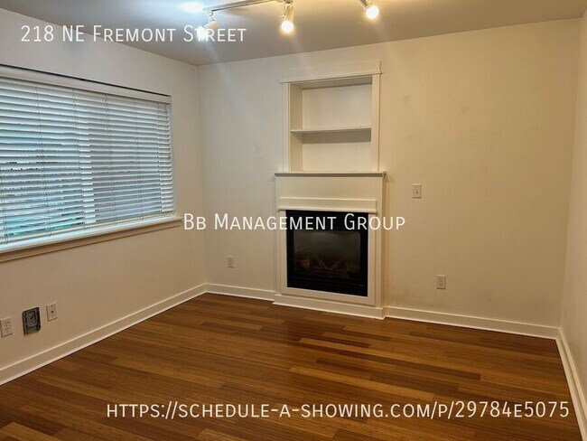 Foto del edificio - Modern Condo with Covered/ Secured Bike pa...