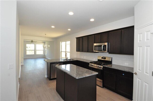 Foto del edificio - Great location in a quiet neighborhood! Pet Friendly!