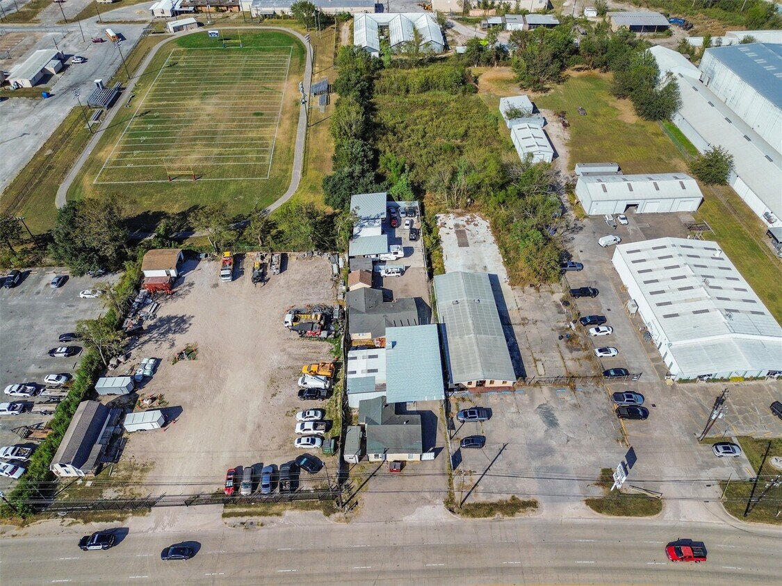 Building Photo - 2125 Aldine Bender Rd