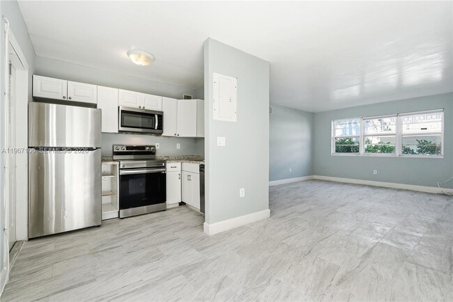 Foto del edificio - 7530 Dickens Ave