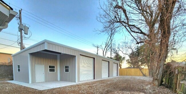 Building Photo - 7050 Jay St