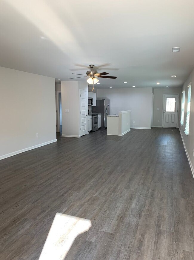 Building Photo - *Preleasing*  Three Bedroom | Two Bathroom...