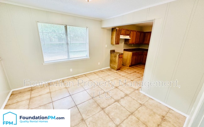 Building Photo - 2311 St Elmo Ave