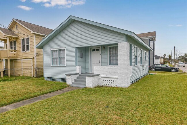 Building Photo - 3727 Avenue L