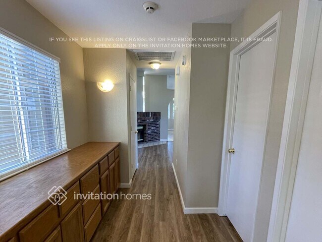 Foto del edificio - 702 Canyon Creek Way
