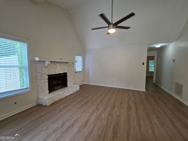 Building Photo - 452 Booth Cir SW