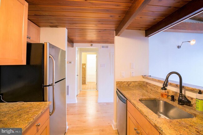 Foto del edificio - 50 N Front St