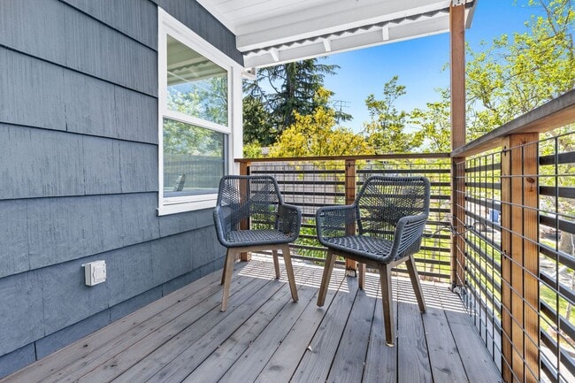 Building Photo - Fully Furnished 3-Bedroom, 1-Bath Modern Bungalow