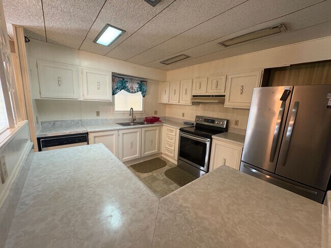 Foto del edificio - 3 Bed / 2.5 Bath Home on Canal – Tavares 55+